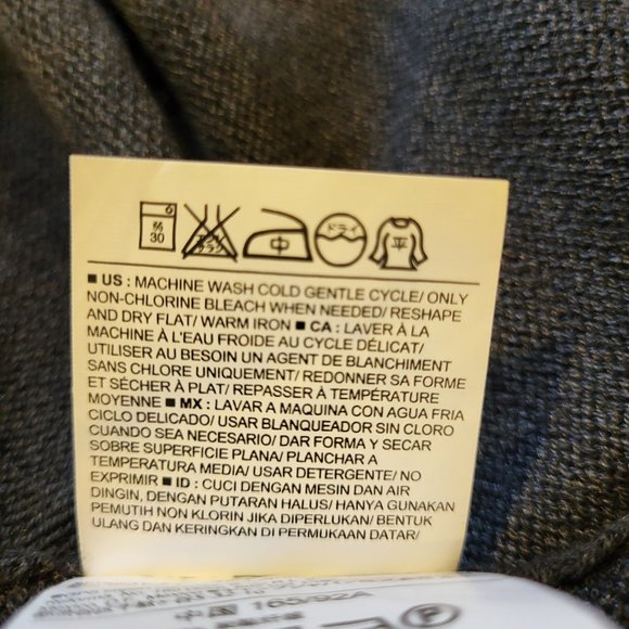 Old Navy Gray V Neck Pullover Sweater, Size Medium, NWT - Picture 8 of 9